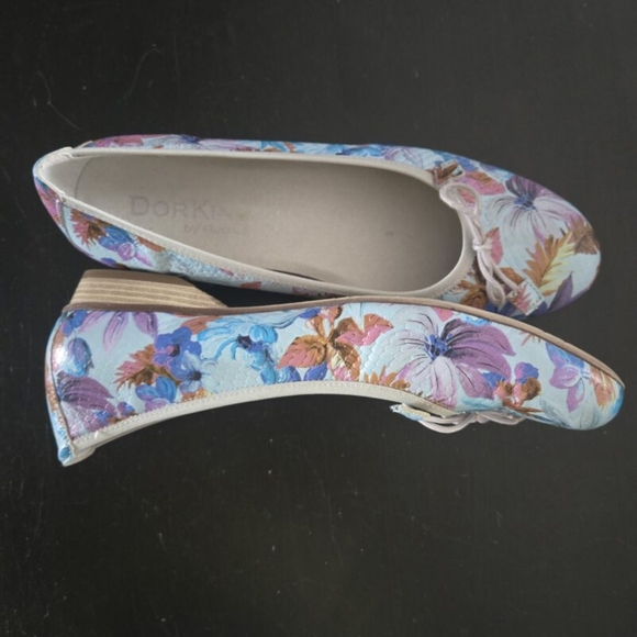 DORKING Floral Ballet Flats - Picture 7 of 14